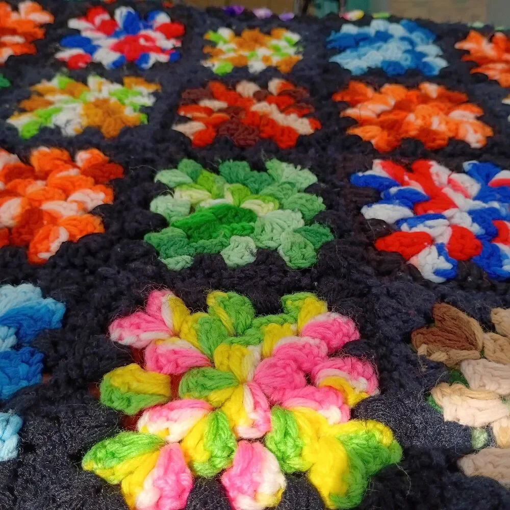 Vintage Handmade Crochet Granny Square Afghan Blanket Throw Rosanne Scallop Edge